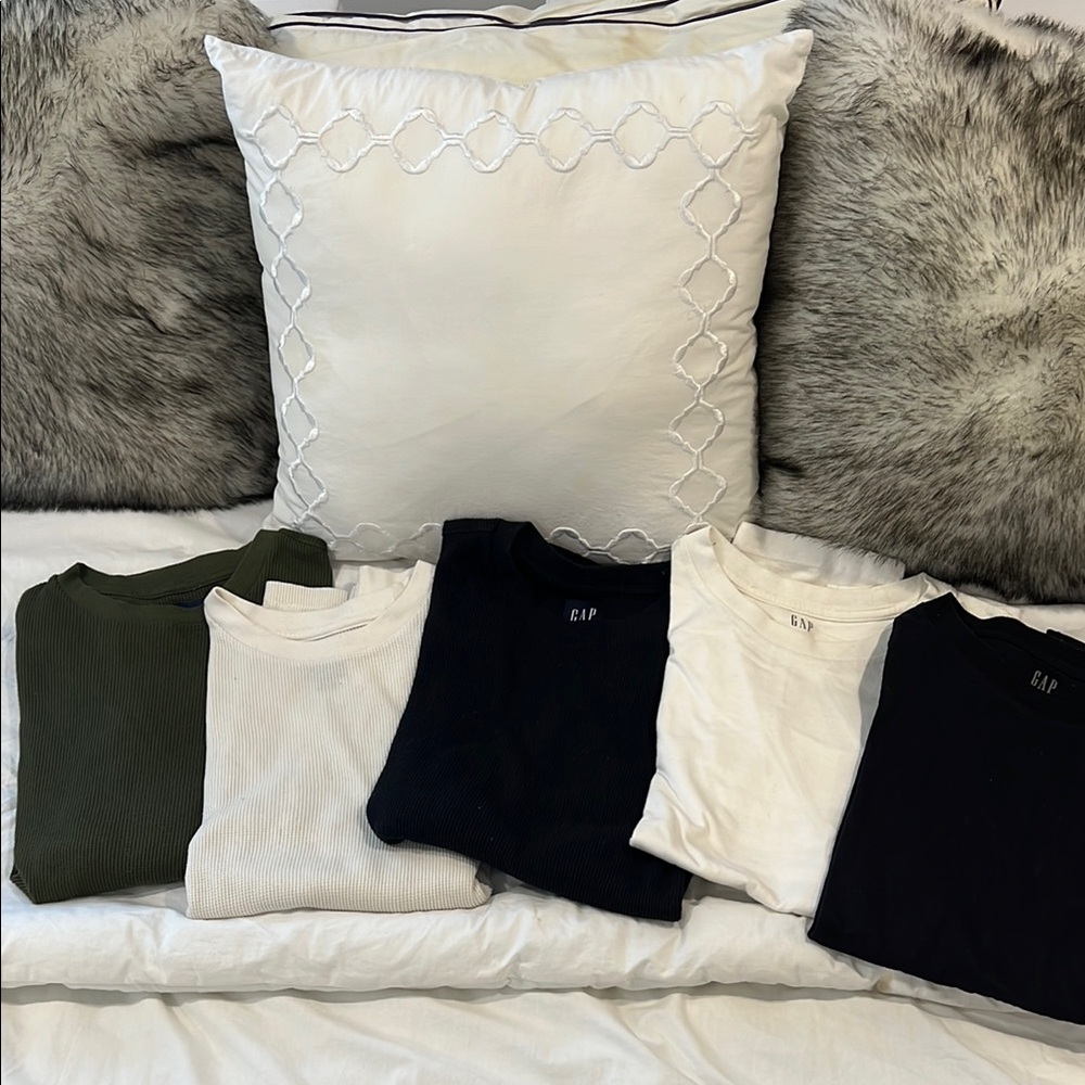 GAP long sleeve T-Shirts in Black, White, and Green